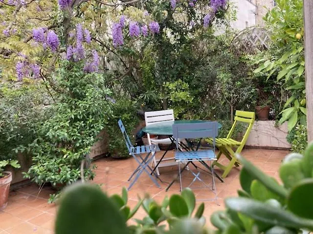 パリLarge Flat In Montmartre With Terraceアパートメント