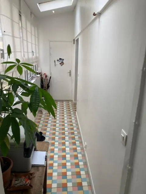 パリLarge Flat In Montmartre With Terraceアパートメント アパート