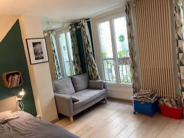 パリLarge Flat In Montmartre With Terraceアパートメント フランス