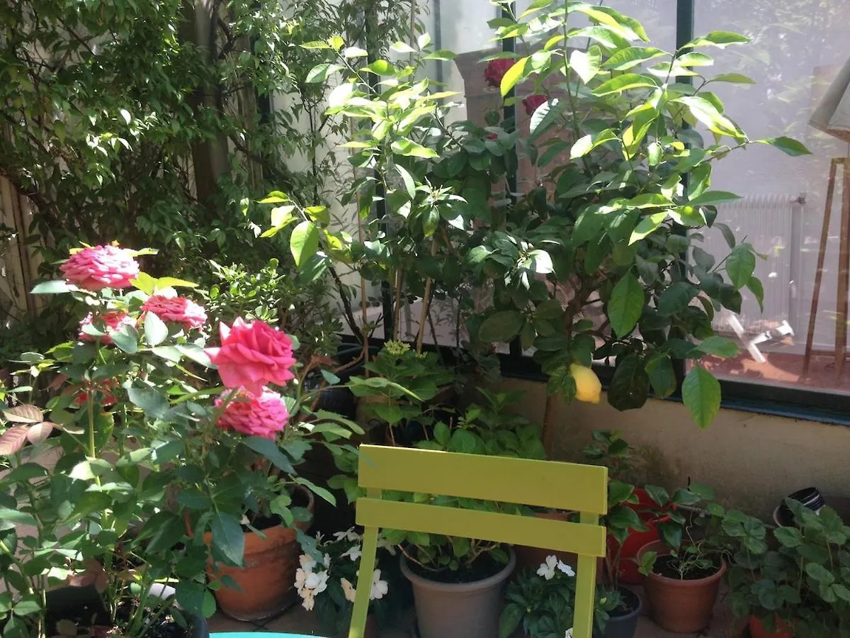アパート パリLarge Flat In Montmartre With Terraceアパートメント